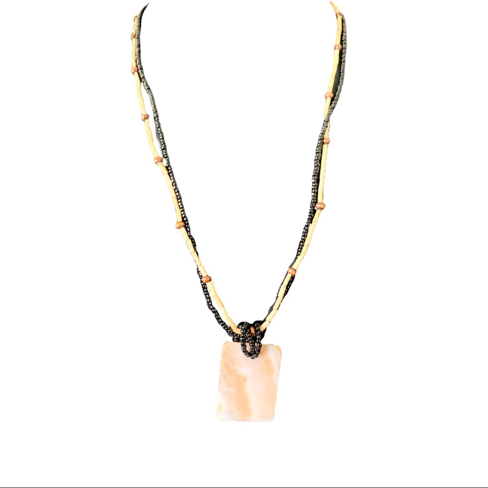 Shell pendant necklace - Picture 2 of 10